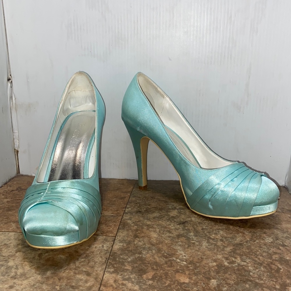 Elegant Park satin heels sz 40   9.5 US